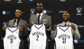 Newly acquired Brooklyn Nets players Paul Pierce, Kevin Garnett and Jason Terry hold up their new jerseys after a news conference to introduced them to the media [Photo: REUTERS/Adam Hunger] <br/>