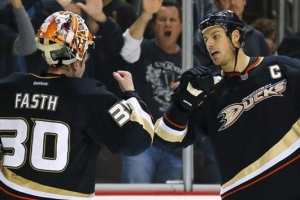 Eurosport - Anaheim Ducks center Ryan Getzlaf and Viktor Fasth (Reuters) <br/>