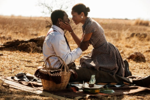 Still of Idris Elba and Naomie Harris in Mandela: Long Walk to Freedom (2013) <br/>The Weinstein Company.