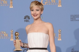 Jennifer Lawrence poses with her second consecutive Golden Globe after winning Best Supporting Actress for her role in David O. Russell's 