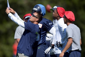 Seattle Seahawks coach Rocky Seto giving instructions to players. (Photo: Kirby Lee-USA TODAY Sports) <br/>