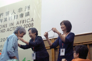 On the night that the conference ended, the wives of former African missionaries, Rev. Clarence Pi and Rev. Y K Hsueh, placed necklaces made in Africa onto every participants, which symbolized the continuation of Africa missions. <br/>(CCCOWE) 