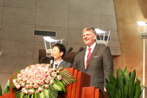 U.S. evangelist Franklin Graham shared that he has always loved China because it is the land where his mother was born. But he also admitted to having previous doubts on whether he would ever have the opportunity to “see this much change and progress” in China. <br/>(Photo: The Gospel Times)