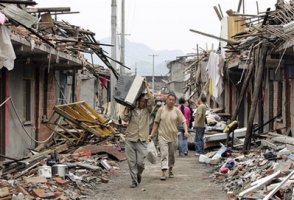 Residents collect their belongings from earthquake damaged houses at Hongbai, in Shifang county, in China's southwest Sichuan province Wednesday May 21, 2008. <br/>(Photo: AP Images / Greg Baker) 