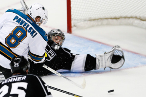 Los Angeles Kings goalie Jonathan Quick, rear right, makes a save on San Jose Sharks centre Joe Pavelski, left, in the third period of Game 7. (Lucy Nicholson/Reuters) <br/>