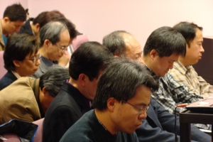 Leaders in the Vancouver Chinese Christian community gathered and prayed with sincerity for the victims of Sichuan earthquake. <br/>(Gospel Herald) 