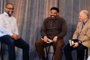 Dr. Tony Evans (center) and Dr. John Piper (right) along side each other at the Kainos Movement earlier this month. (Photo: Bethany Faller/Twitter) <br/>