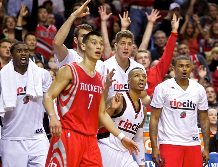 Houston Rockets Jeremy Lin and teammates