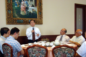 Rev. Carter Yu speaks about the costs of falling behind in social concern for evangelical, inspiring the pastoral staffs to rethink the commission of social concern and practical actions. <br/>(Gospel Herald)