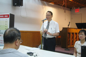 Rev. Lau, executive director of CCHC, gave a brief report of the disaster relief efforts of CCHC in Sichuan. <br/>(Gospel Herald) 