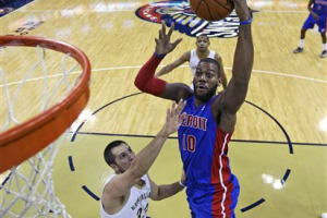 Detroit Pistons power forward Greg Monroe (10) goes to the basket over New Orleans Pelicans power forward Ryan Anderson (33) <br/>AP