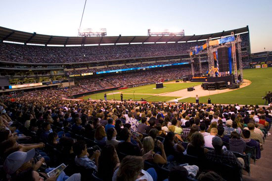 More than 30,000 people attend the annual Southern California Harvest Crusade at Angel Stadium in Anaheim, Calif., on Sunday, Aug. 17, 2008. On that third and final night of the evangelistic event, 3,704 made their first-time commitments or rededicated their lives to Christ. <br/>(Photo: The Christian Post / Edwin Tsuei)