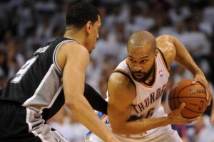 May 31, 2014; Oklahoma City, OK, USA; Oklahoma City Thunder guard Derek Fisher (6) handles the ball against San Antonio Spurs guard Danny Green (4) during the second quarter in game six of the Western Conference Finals of the 2014 NBA Playoffs at Chesapeake Energy Arena. Mandatory Credit: Mark D. Smith-USA TODAY Sports <br/>