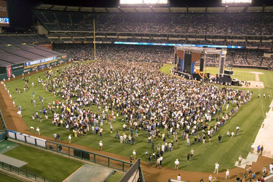 More than 30,000 people attend the annual Southern California Harvest Crusade at Angel Stadium in Anaheim, Calif., on Sunday, Aug. 17, 2008. On that third and final night of the evangelistic event, 3,704 made their first-time commitments or rededicated their lives to Christ. <br/>(Photo: The Christian Post / Edwin Tsuei)