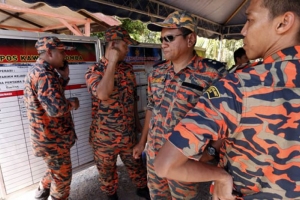Malaysian search and rescue personnel gather to plan for the conduct of a search mission on the outskirt of Banting, Malaysia, Wednesday, June 18, 2014.  <br/>www.foxnews.com