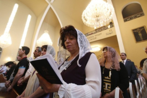Prayers at an Armenian church in Baghdad, Apr. 8, 2012 (Reuters) <br/>