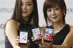 Models pose with new ''Optimus G'' smartphones, made by LG Electronics Inc, in Seoul September 18, 2012. (Reuters/Lee Jae-Won) <br/>