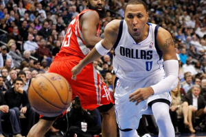 Shawn Marion (0) chases down a loose ball as Houston's James Harden turns around.   <br/>AP