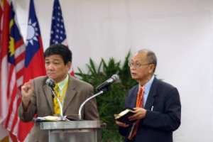 Dr. Stephen Tam, on the left, delivered a message on the theme of the conference <br/>(CCCOWE)