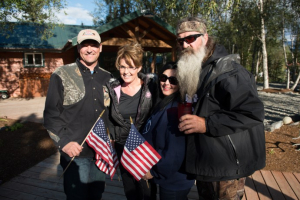 Todd and Sarah Palin and Kay and Phil Robertson spent the evening encouraging the wounded veterans. (Samaritan's Purse)<br />
 <br/>