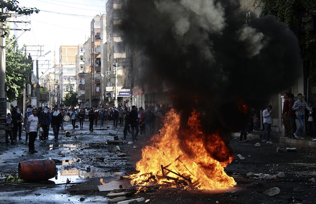Kurds Protest Over Turkey's Inaction against ISIS