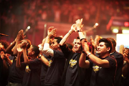 Some 13,000 people attend the New York Harvest at Madison Square Garden on Oct. 19. The one-night evangelistic outreach was the third and final Harvest Crusade, led by Greg Laurie, for 2008. <br/>(Photo: Harvest Christian Fellowship)