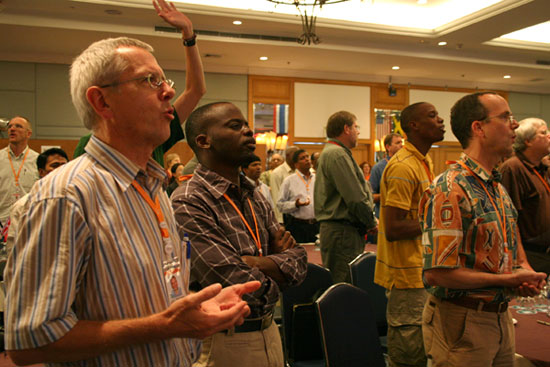 Attendees of the World Evangelical Alliance General Assembly in Pattaya, Thailand, sing a hymn on Sunday, Oct. 26, 2008. <br/>(Photo: The Christian Post)
