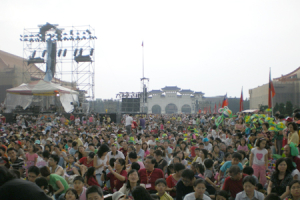 Taipei Franklin Graham Festival sets record as the largest children’s gathering in Taiwan history, gathering over 30,000 people at Liberty Plaza on Oct. 26. <br/>(Gospel Herald) 