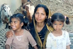 Asia Bibi, Christian mother-of-five, with her two daughters. (Asianews.it) <br/>
