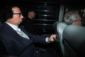Thomas Kwok, former co-chairman of Sun Hung Kai Properties Ltd., left, arrives at the High Court in a prison van in Hong Kong, China, on Dec. 22, 2014. Photo: Reuters <br/>