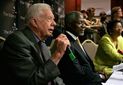 Speaking as The Elders, a group of statesmen and humanitarian advocates, former US president Jimmy Carter, left, former UN secretary-general Kofi Annan, center, and rights advocate Graca Machel, right, during their media conference in Johannesburg, South Africa, Monday Nov. 24, 2008. Kofi Annan, Jimmy Carter and Graca Machel say Zimbabwe's leaders do not know or do not care about the 'deep suffering' caused by the country's crisis and call for Southern African leaders to take decisive action to halt it. Speaking as The Elders they welcome South Africa's harder stance and withholding of agricultural aid until Zimbabwe's rival political parties form a power-sharing government. <br/>(Photo: AP Images / Themba Hadebe)