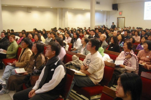 FLUSHING, New York - Faith Bible Church held a Thanksgiving service at their main church in Flushing, gathering all of their church members from the different congregations. The speaker delivered a message titled “Not Forgetting”, leading the participants to deeply reflect on the meaning of Thanksgiving and to become Christians who are grateful to God. <br/>(Gospel Herald/Quan Wei)