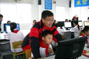 After the earthquake, many of the school equipments were damaged heavily. CRRS (Worldwide) Foundation and CCM provided assistance to three schools in Anxian County. Altogether, they’ve purchased 25 computers and various multi-media equipments. <br/>(CRRS) 