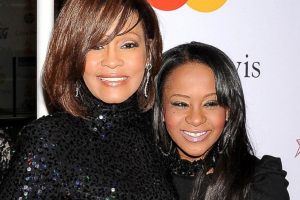 Bobbi Kristina Brown pictured with her late mother, Whitney Houston. (Jeffrey Mayer/Getty Images) <br/>