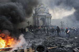 Protesters advance towards new positions in Kiev on February 20, 2014. AFP <br/>