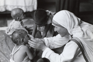 Mother Teresa spent the majority of her life ministering to the poverty-stricken and suffering in Calcutta, one of the country’s poorest regions. Photo: Imgkid <br/>