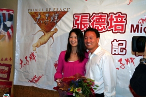 SAN FRANCISCO - Former world tennis champion and first Chinese tennis champion Michael Chang and his newly wed Amber Liu shared their joyful life of marriage at the press conference hosted by Prince of Peace Corporation on Nov. 21. <br/>(Gospel Herald) 