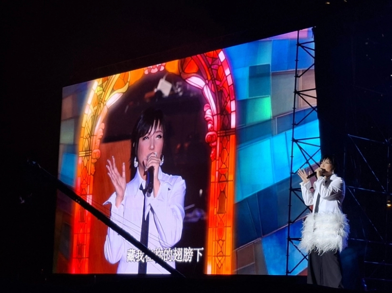 Jill Vidal performs Shelter.